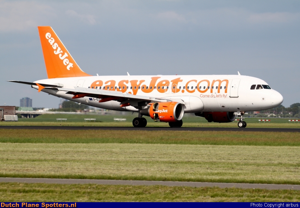 G-EZIY Airbus A319 easyJet by airbus