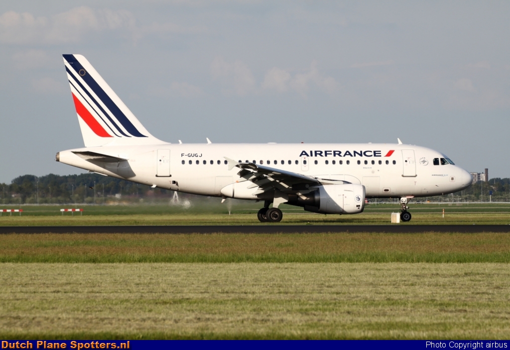 F-GUGJ Airbus A318 Air France by airbus