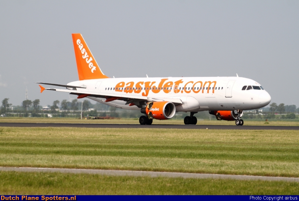 G-EZTC Airbus A320 easyJet by airbus