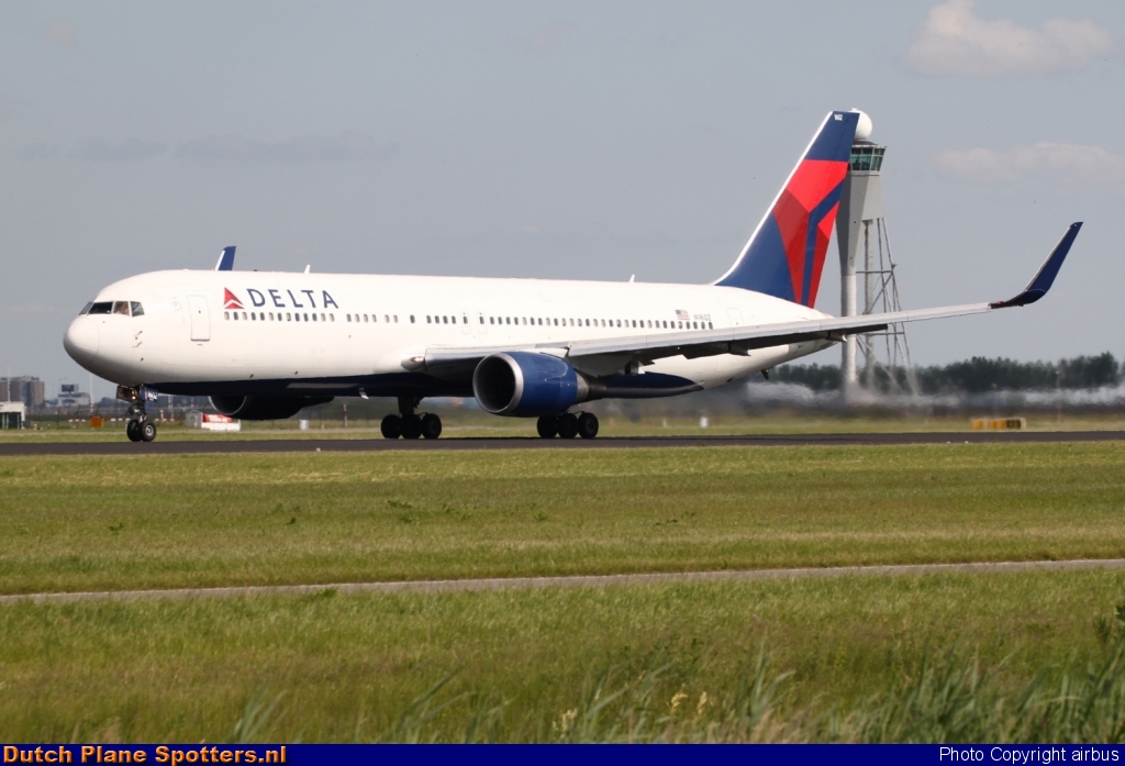 N1602 Boeing 767-300 Delta Airlines by airbus
