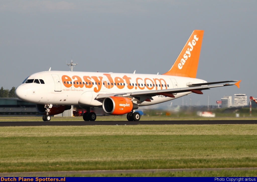 G-EZII Airbus A319 easyJet by airbus