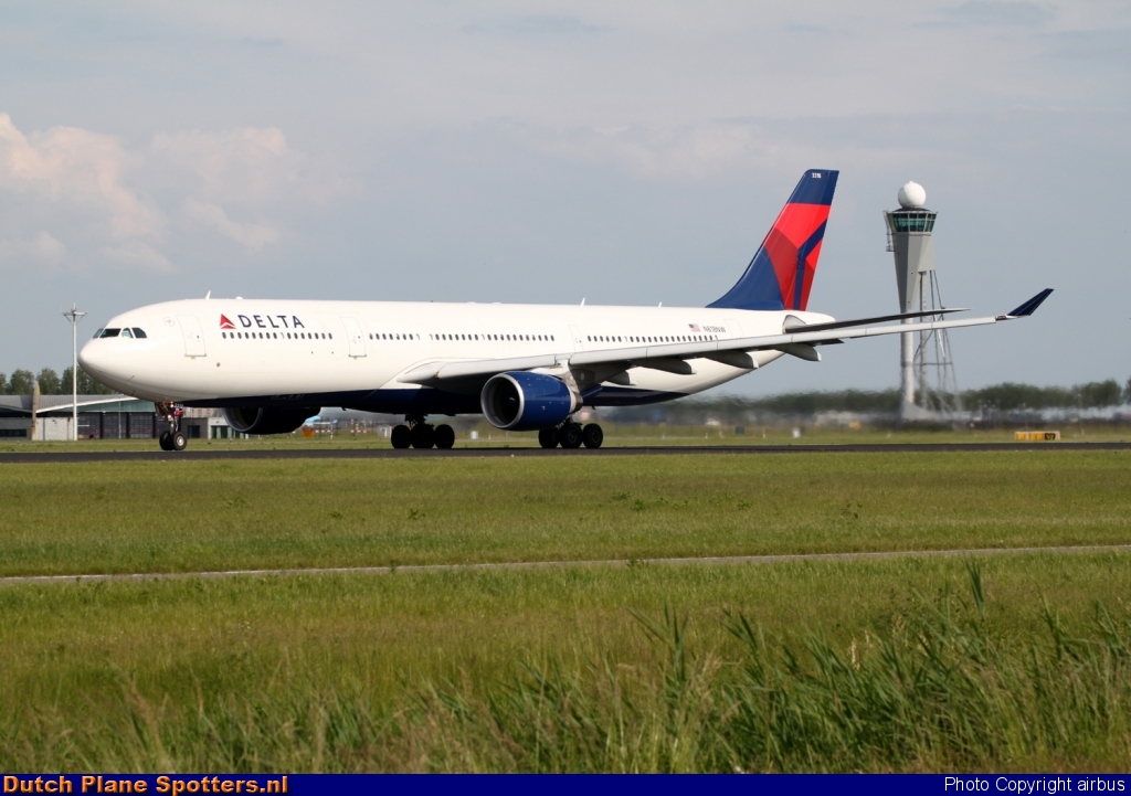 N818NW Airbus A330-300 Delta Airlines by airbus