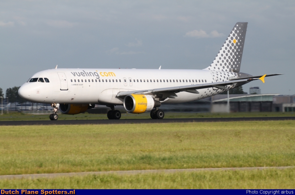 EC-ICR Airbus A320 Vueling.com by airbus