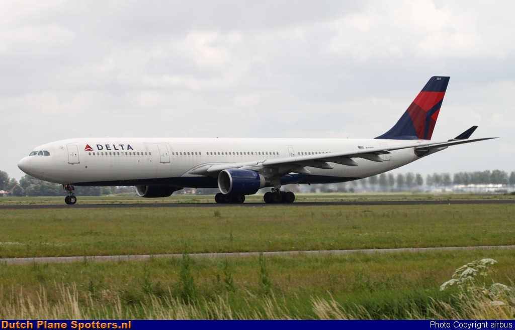 N817NW Airbus A330-300 Delta Airlines by airbus