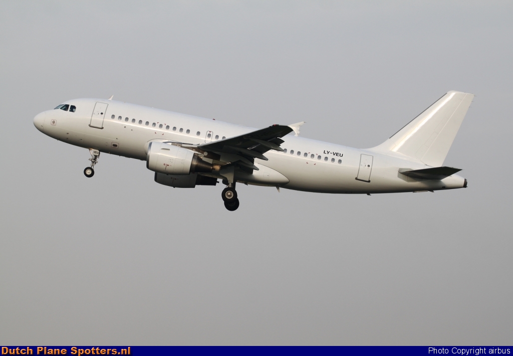 LY-VEU Airbus A319 Avion Express by airbus