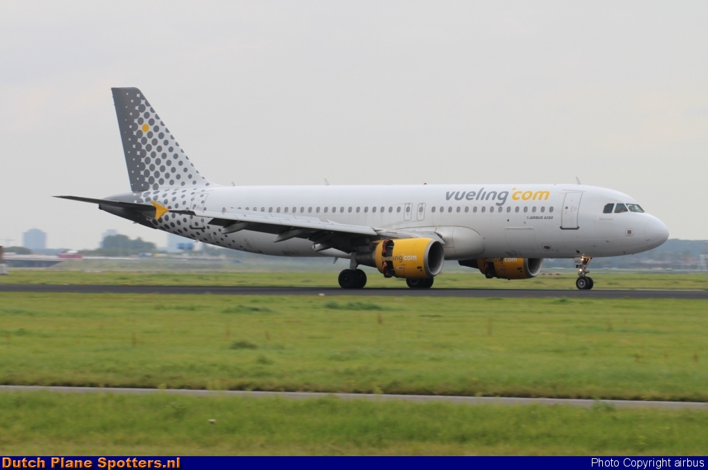 EC-HQI Airbus A320 Vueling.com by airbus