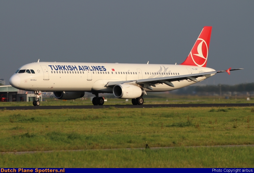 TC-JRY Airbus A321 Turkish Airlines by airbus