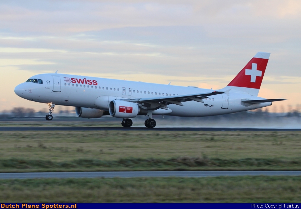HB-IJS Airbus A320 Swiss International Air Lines by airbus