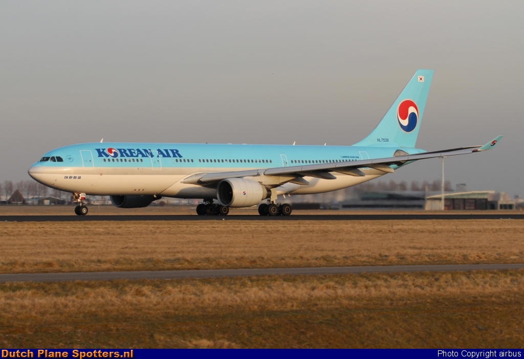 HL7539 Airbus A330-200 Korean Air by airbus