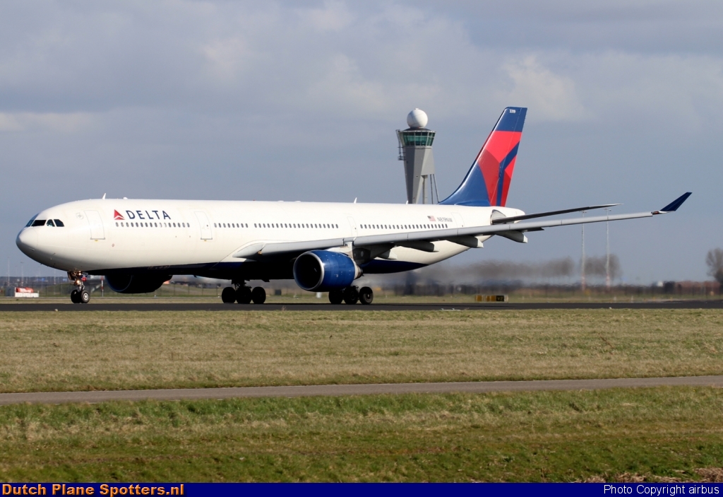 N819NW Airbus A330-300 Delta Airlines by airbus