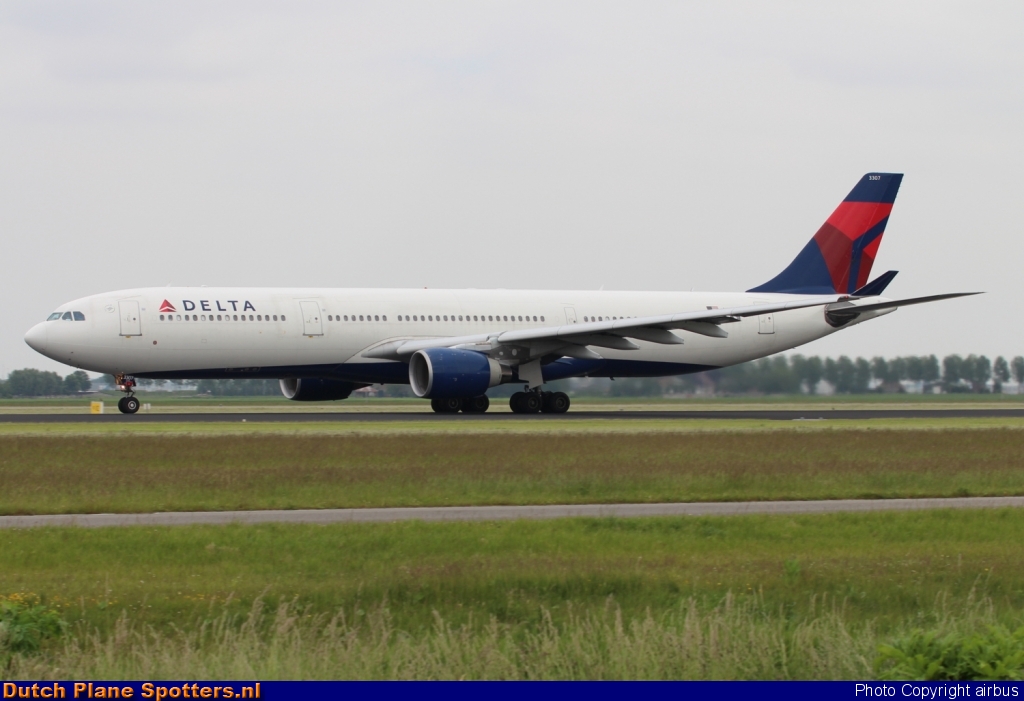 N807NW Airbus A330-300 Delta Airlines by airbus