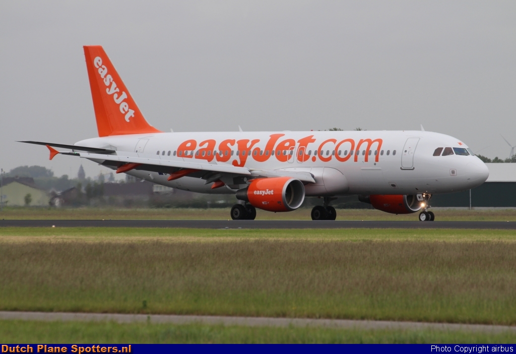 G-EZWI Airbus A320 easyJet by airbus