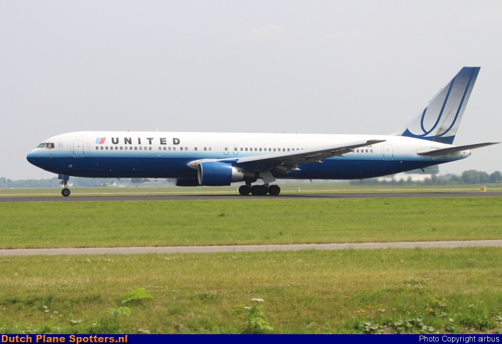 N655UA Boeing 767-300 United Airlines by airbus
