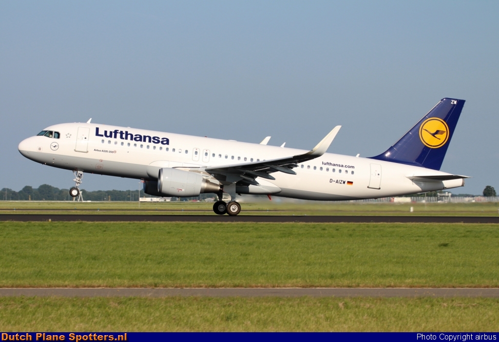 D-AIZW Airbus A320 Lufthansa by airbus