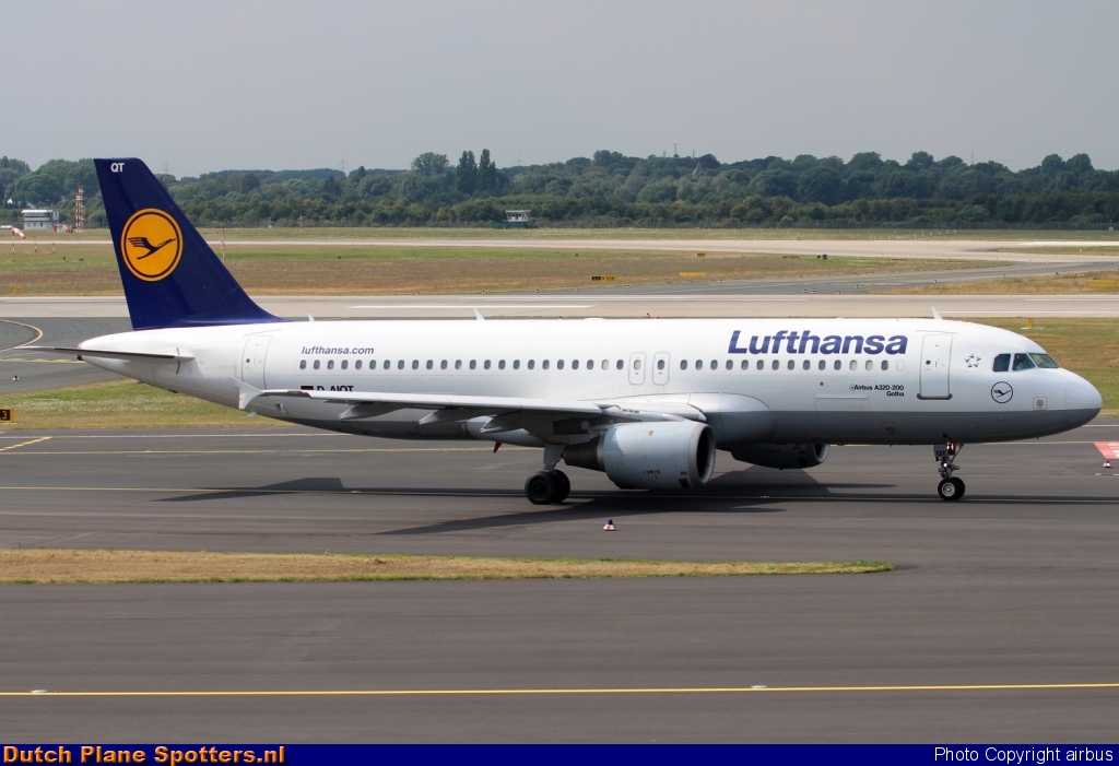 D-AIQT Airbus A320 Lufthansa by airbus