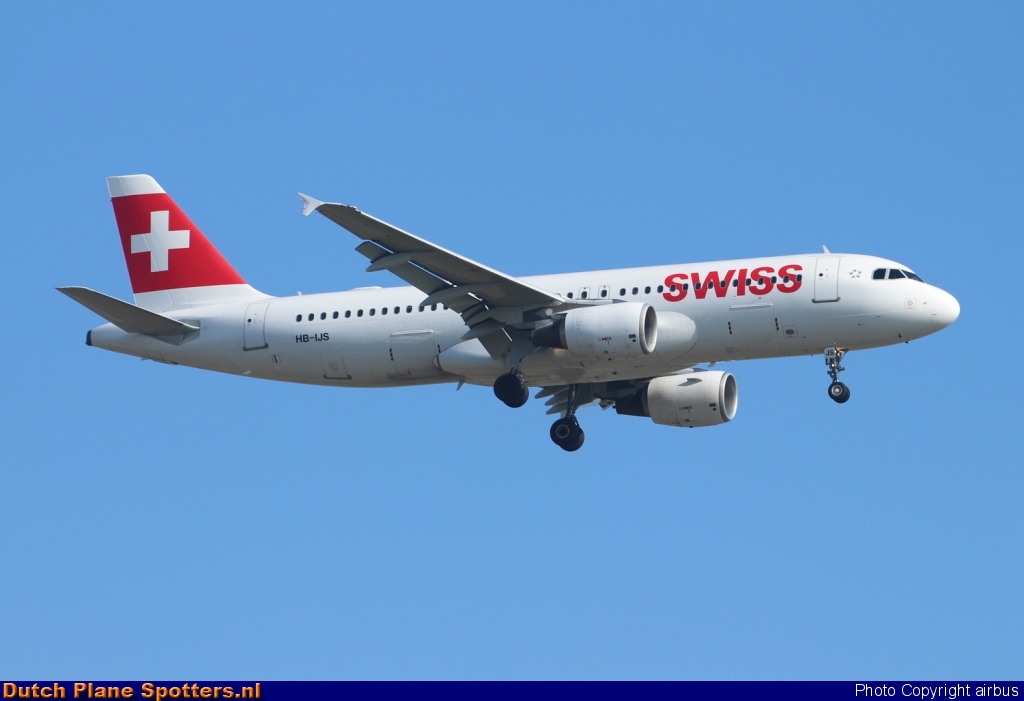 HB-IJS Airbus A320 Swiss International Air Lines by airbus