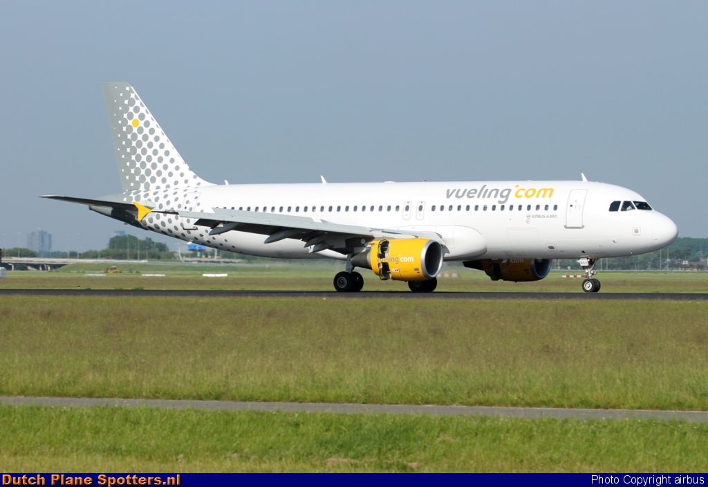EC-MAX Airbus A320 Vueling.com by airbus