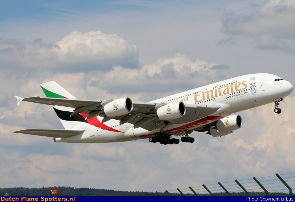 A6-EEO Airbus A380-800 Emirates by airbus