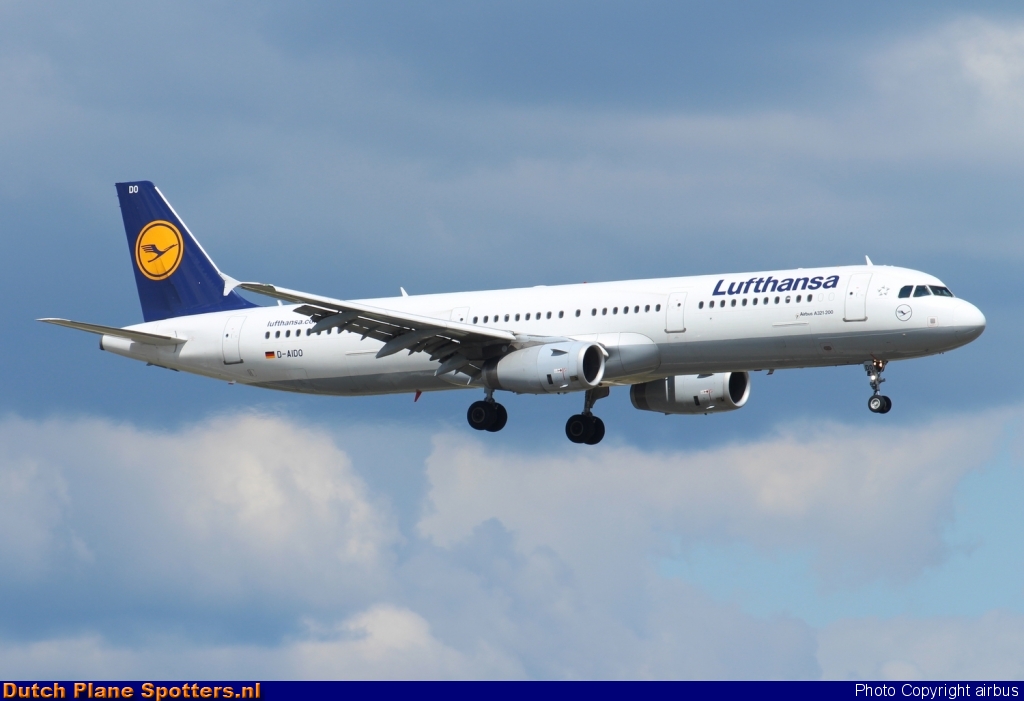 D-AIDO Airbus A320 Lufthansa by airbus