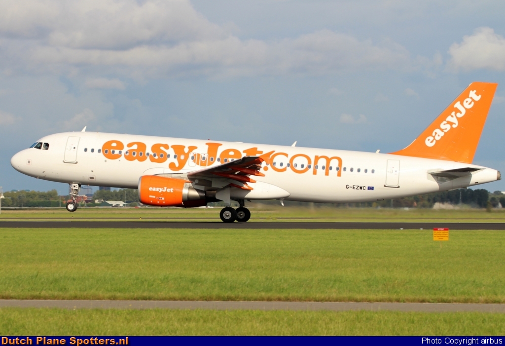 G-EZWC Airbus A320 easyJet by airbus