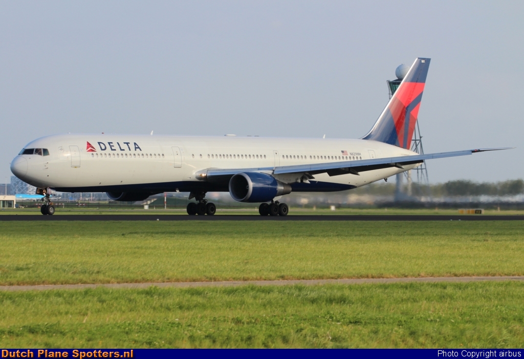 N829MH Boeing 767-400 Delta Airlines by airbus