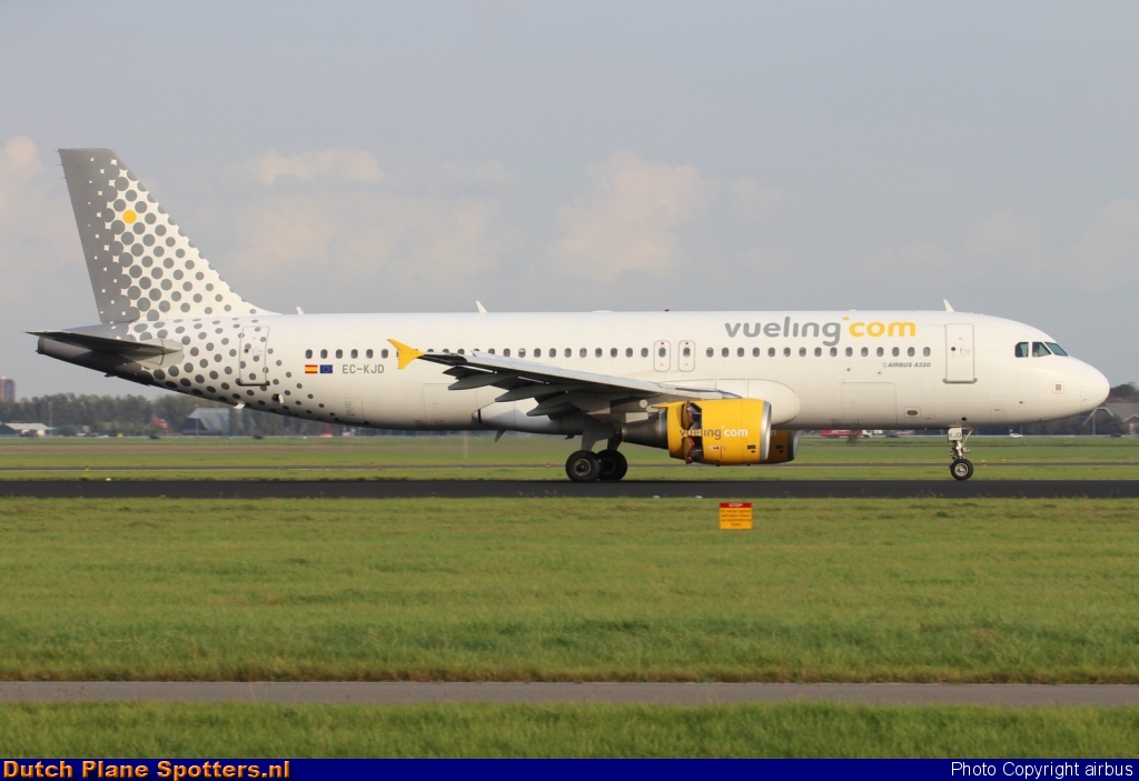 EC-KJD Airbus A320 Vueling.com by airbus