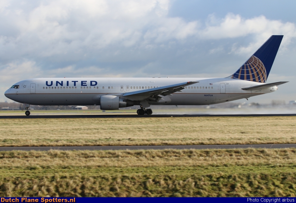 N647UA Boeing 767-300 United Airlines by airbus