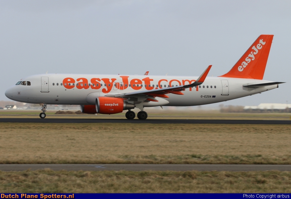 G-EZOA Airbus A320 easyJet by airbus