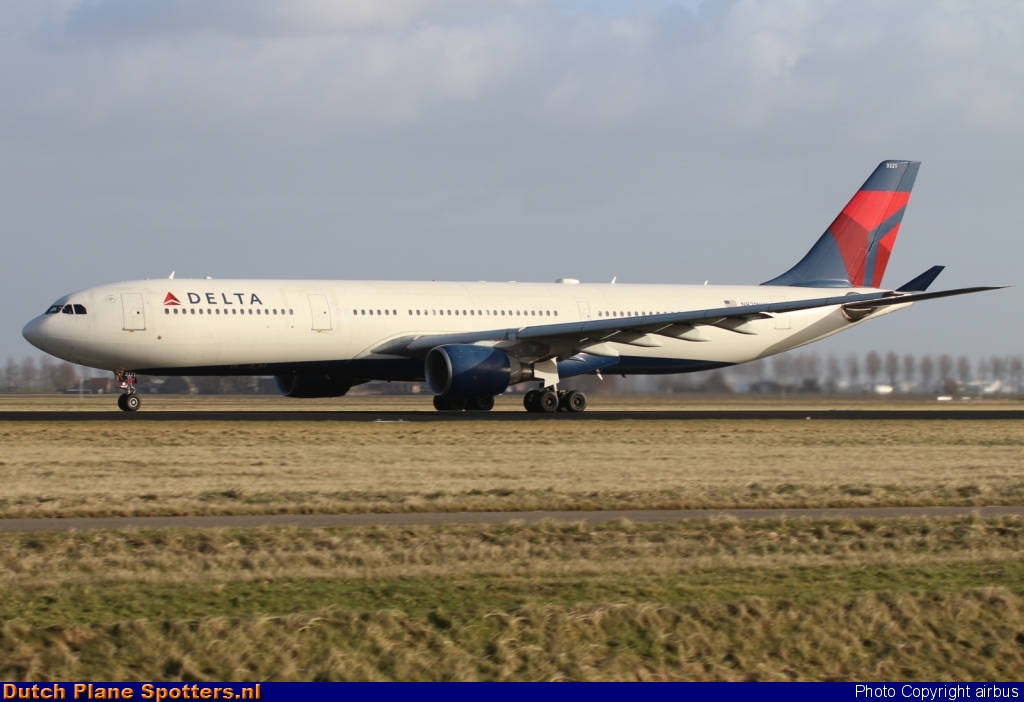 N821NW Airbus A330-300 Delta Airlines by airbus