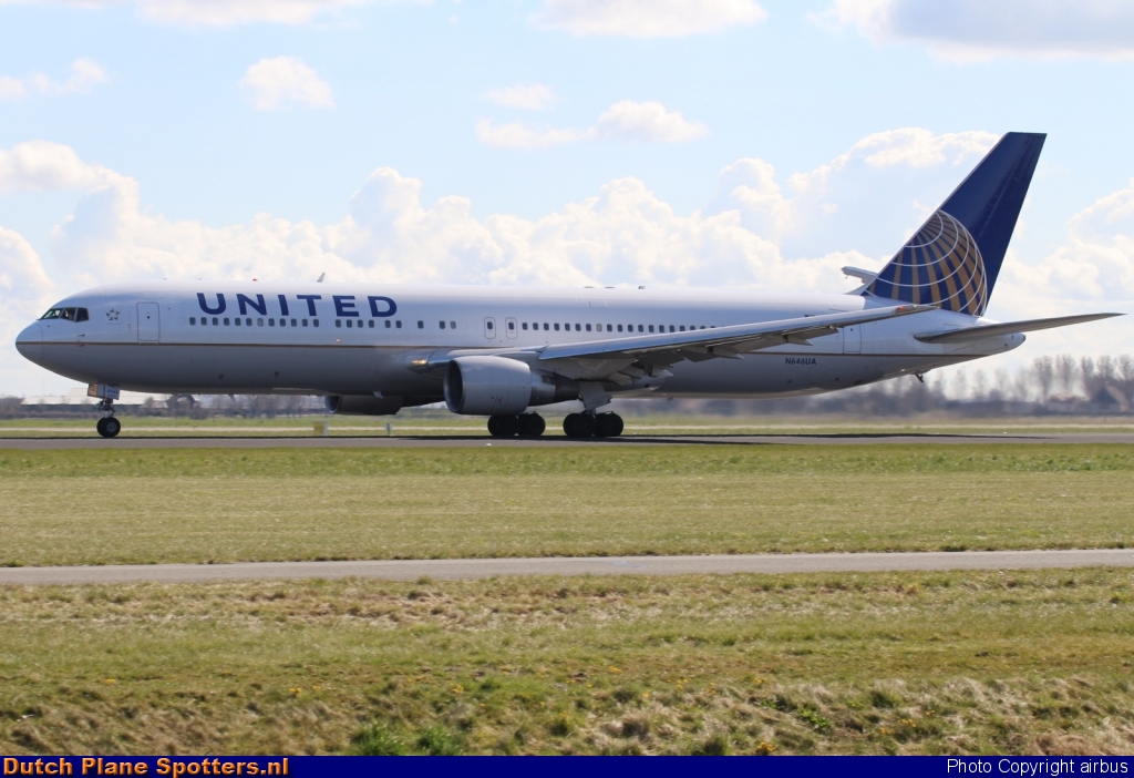 N646UA Boeing 767-300 United Airlines by airbus
