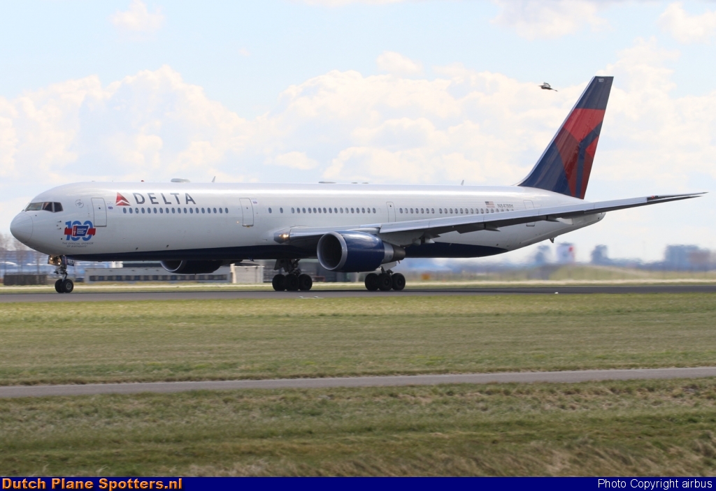N841MH Boeing 767-400 Delta Airlines by airbus