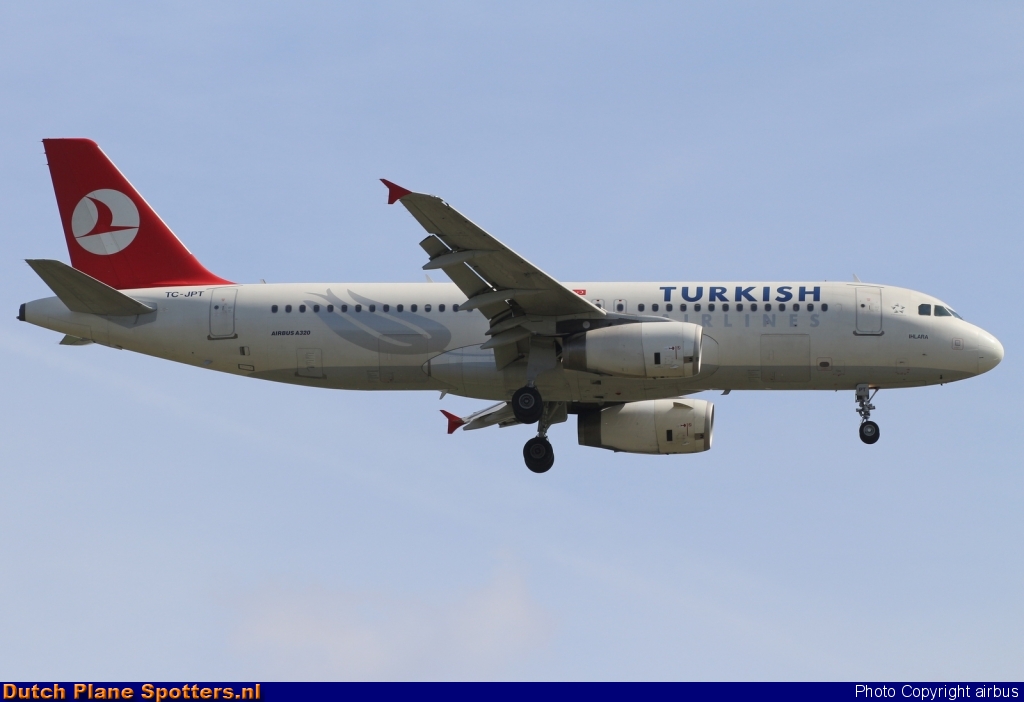 TC-JPT Airbus A320 Turkish Airlines by airbus