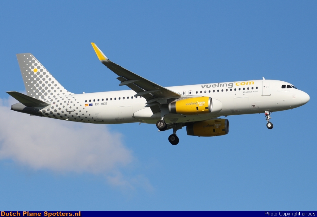 EC-MES Airbus A320 Vueling.com by airbus