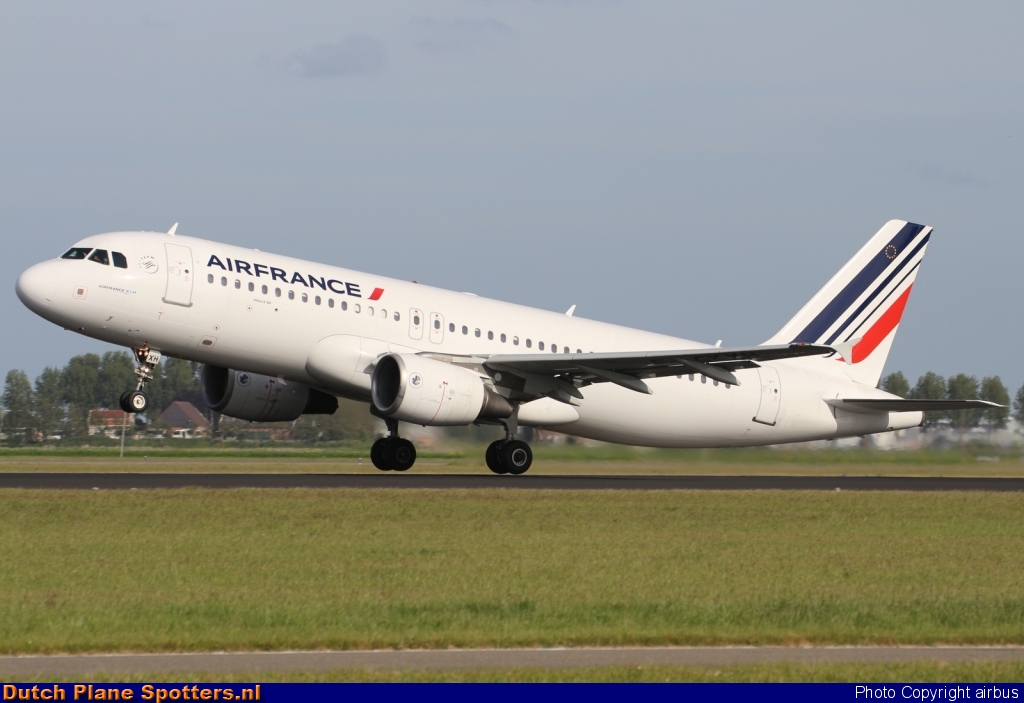 F-GKXH Airbus A320 Air France by airbus
