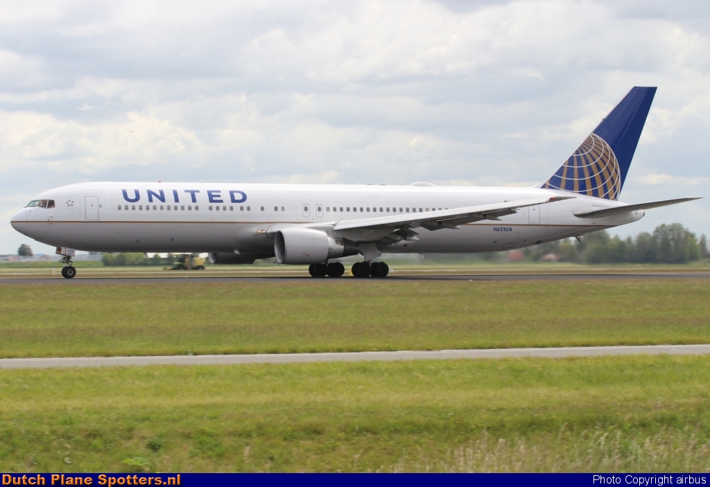 N651UA Boeing 767-300 United Airlines by airbus