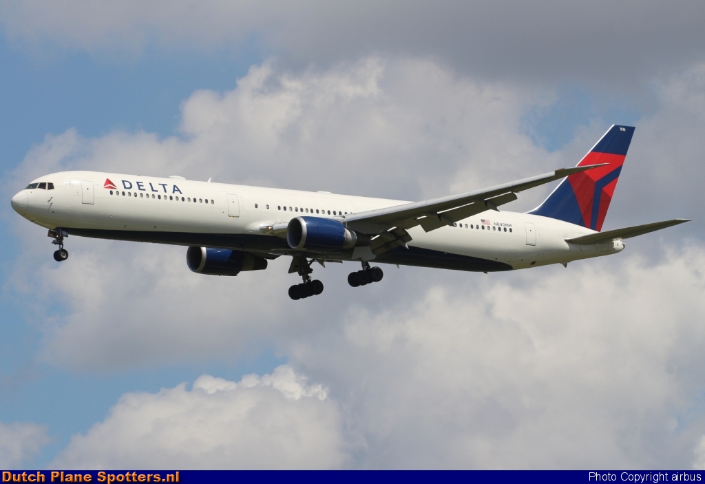 N840MH Boeing 767-400 Delta Airlines by airbus