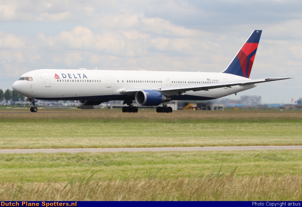 N834MH Boeing 767-400 Delta Airlines by airbus