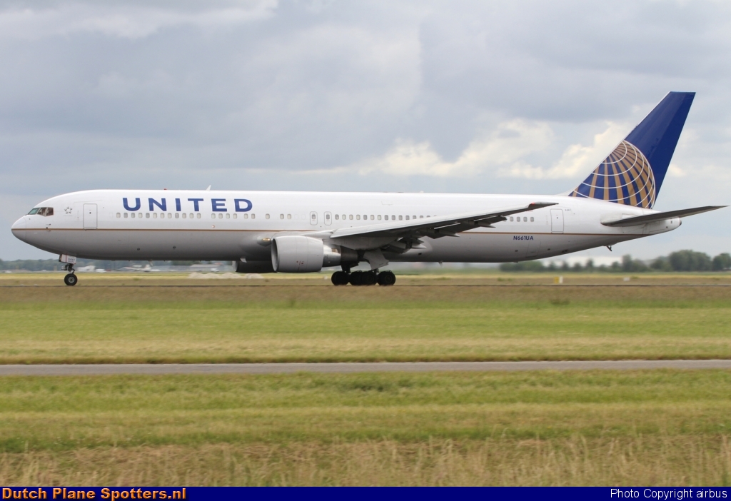 N661UA Boeing 767-300 United Airlines by airbus