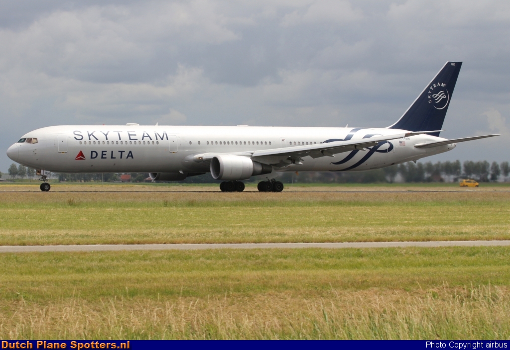 N844MH Boeing 767-400 Delta Airlines by airbus