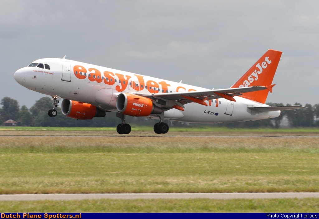 G-EZIY Airbus A319 easyJet by airbus