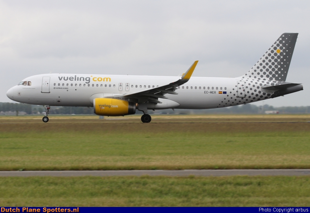 EC-MER Airbus A320 Vueling.com by airbus