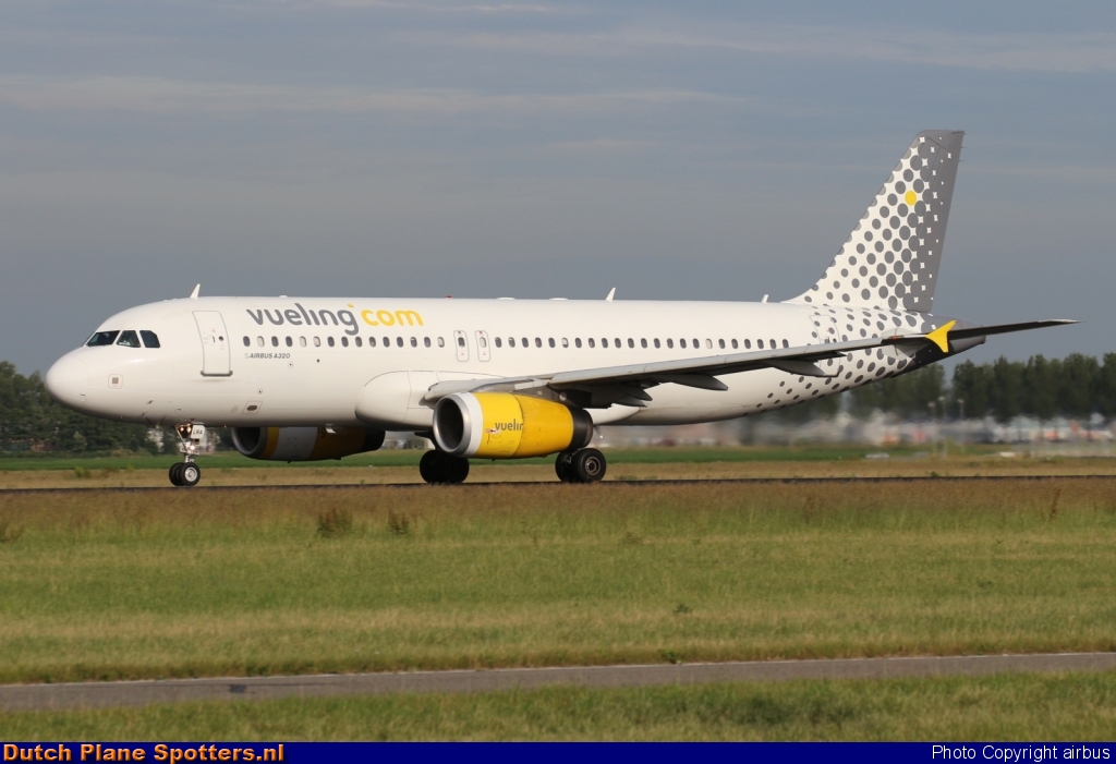 EC-LRA Airbus A320 Vueling.com by airbus