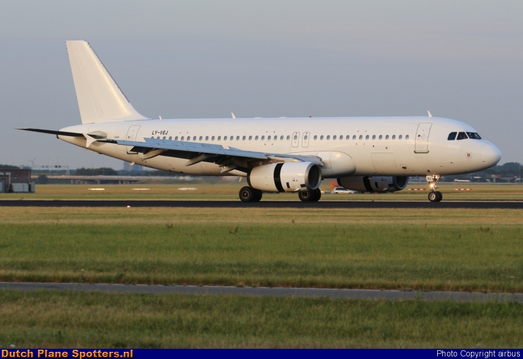 LY-VEJ Airbus A320 Avion Express by airbus