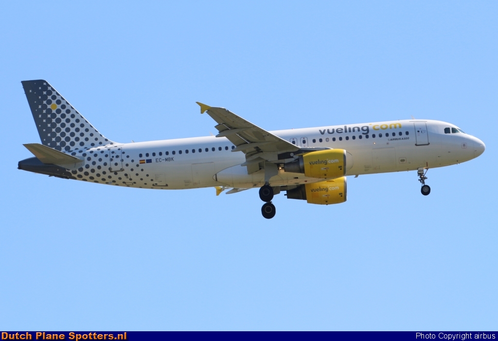 EC-MBK Airbus A320 Vueling.com by airbus