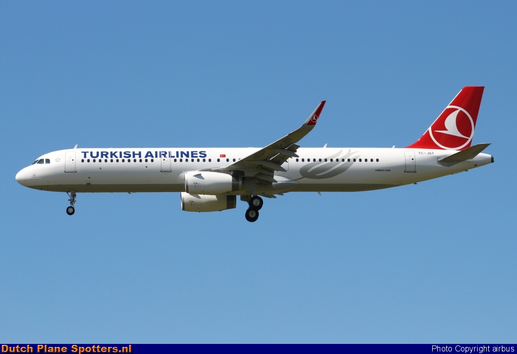 TC-JST Airbus A321 Turkish Airlines by airbus