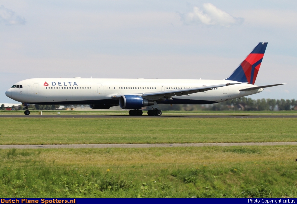N826MH Boeing 767-400 Delta Airlines by airbus