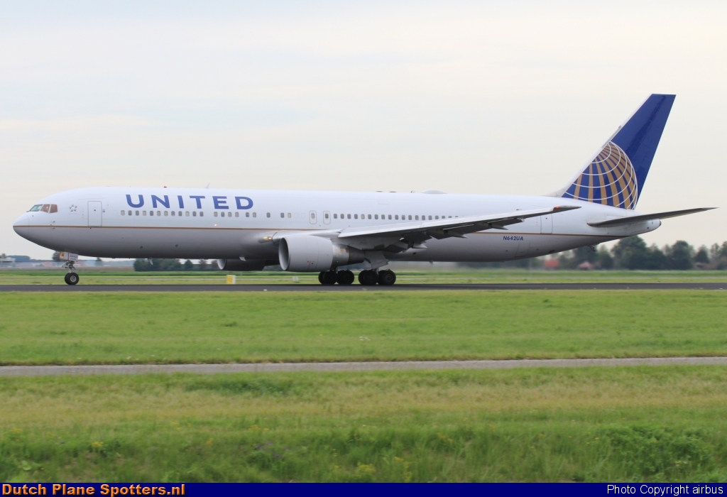 N642UA Boeing 767-300 United Airlines by airbus