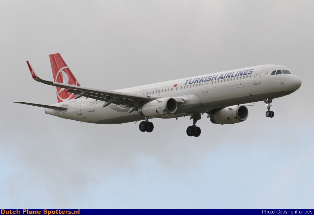 TC-JSU Airbus A321 Turkish Airlines by airbus