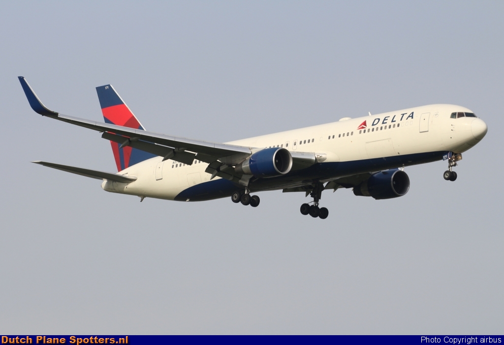 N171DN Boeing 767-300 Delta Airlines by airbus
