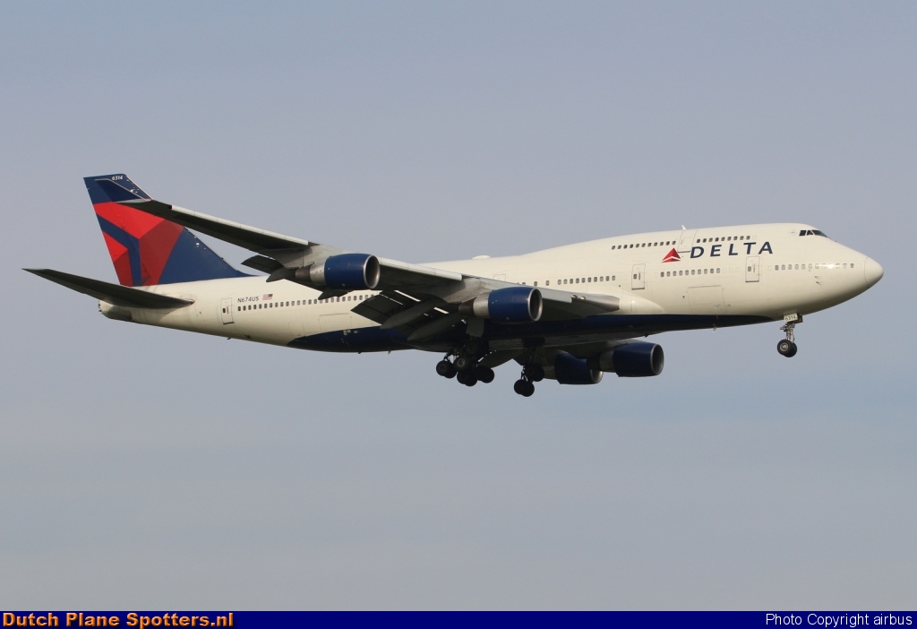 N674US Boeing 747-400 Delta Airlines by airbus